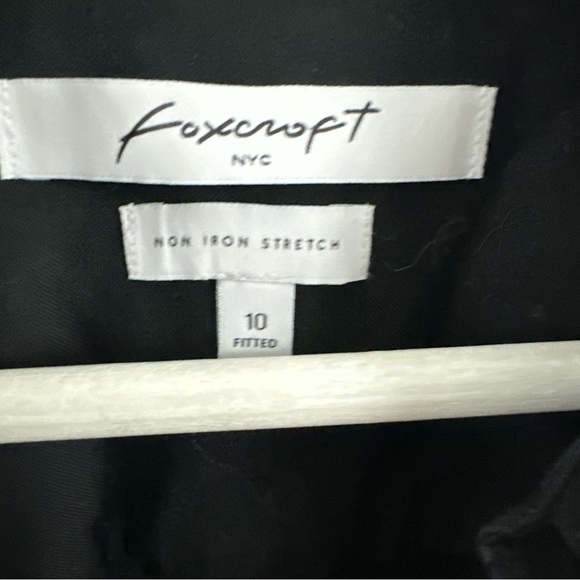 Foxcroft Black Non Iron Stretch Button Down Shirt women's Size 10 - Picture 3 of 5